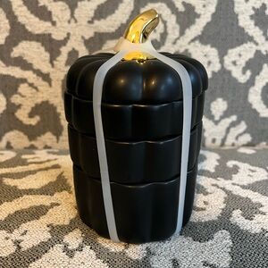 NWOT 10 Strawberry Street Black & Gold Pumpkin Stackable Measuring Cups